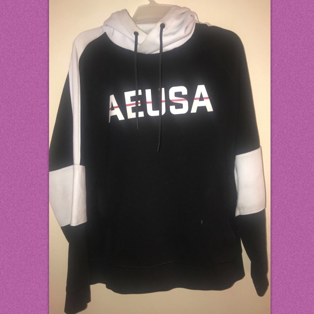 American eagle black and white hoodie